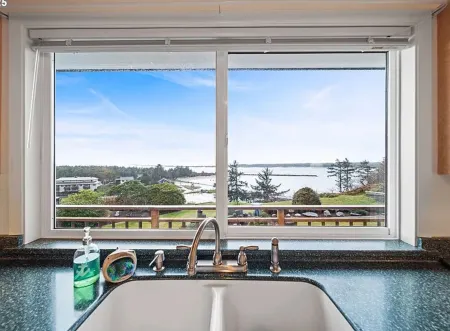 Luxurious Hilltop Home with Direct Dune Access Отели в г. Уинчестер Бэй