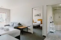 แอมเบอร์คอร์ทโมเทลเนลสัน