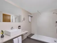 NH Barcelona Stadium Hotels near Finca Miralles