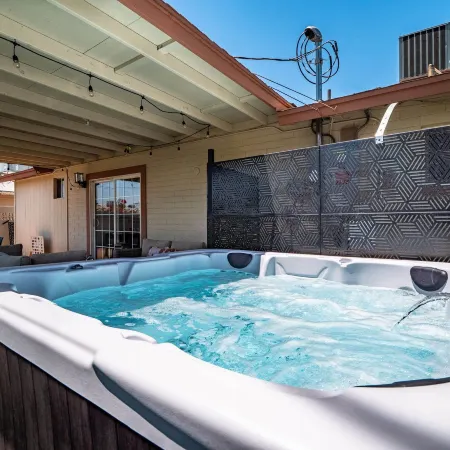 5Br Sleeps 10 Hot Tub Fire Pit Games & Walk to ASU