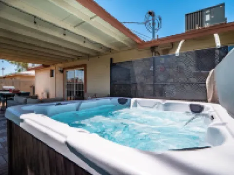 5Br Sleeps 10 Hot Tub Fire Pit Games & Walk to ASU - Homestays