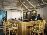 Aralea Beach Resort by Stone Wood Premier - bar