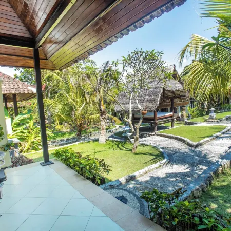The Tanis Beach Resort Nusa Lembongan Отели рядом с достопримечательностью «Пляж Тамаринд»