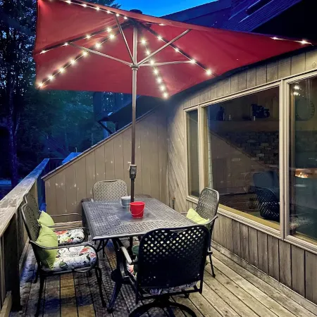 Cozy townhome sleeps 10 in the heart of it all. Minutes to multiple ski resorts