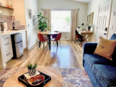 Travelers Paradise - A 5 Star Poolside Resort Getaway