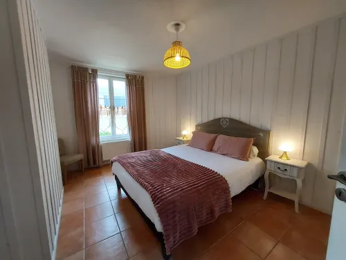 Gîte 30 minutes from Bordeaux, set in wooded grounds with swimming pool 西夫拉克德布萊埃住宿飯店