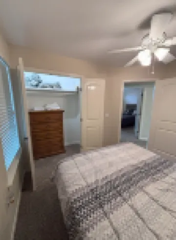 Spacious 4-bedroom house with WiFi, AC in welcoming Clovis