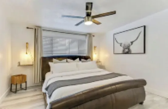 Heated Pool & Hot Tub Open All Year with King Beds, Bar & Much More