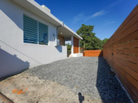 Paradise House W. Pool Nearby the Beach Hotels in Calvache
