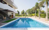 ELIVAAS Ivory Estate Pet-friendly Farm
