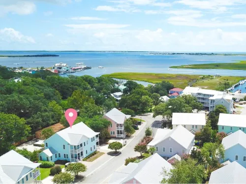 ☆Yacht Basin Getaway☆ Walk To The Waterfront, Provision Company, Fishy Fishy
