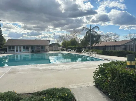 Charming 2-bedroom bungalow in fabulous Fullerton Отели рядом с достопримечательностью «Фуллертон Арборетум»