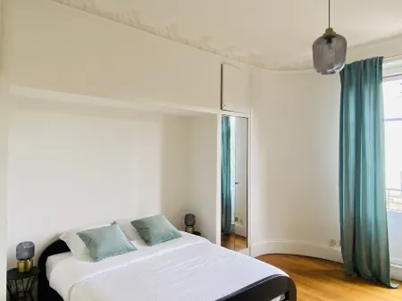 Magnificent Haussmannian apartment - City center Отели рядом со станцией ВЕЖДЕНИЕ ВИЧИ РЕЙСТВОЙ СТАНЦИЯ