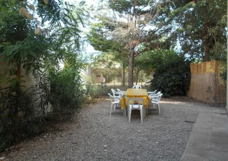 8 pers, 200m from the sea, garden, ground floor, closed private parking, independent entrance