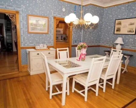 Victorian Beachside Apartment Hotels in Beach Haven