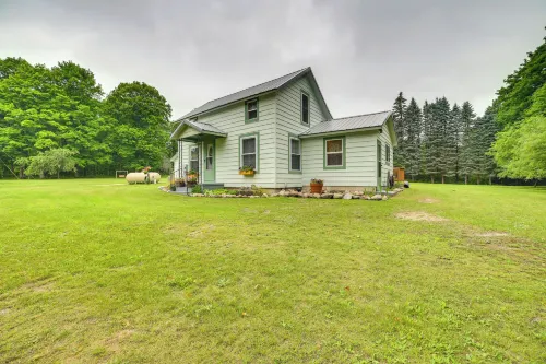 Visit Fife Lake and Traverse Bay! Farmhouse Hideaway - 3-Star
