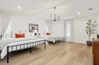 Resort Villa /Heated Pool /Pickleball