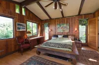 Close But Far.... Cool da Heels Hotels near Kealakekua Bay State Historical Park