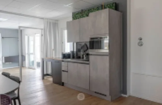 Perfect city center location, 107 sqm, directly at the opera house in suite flair with balcony!