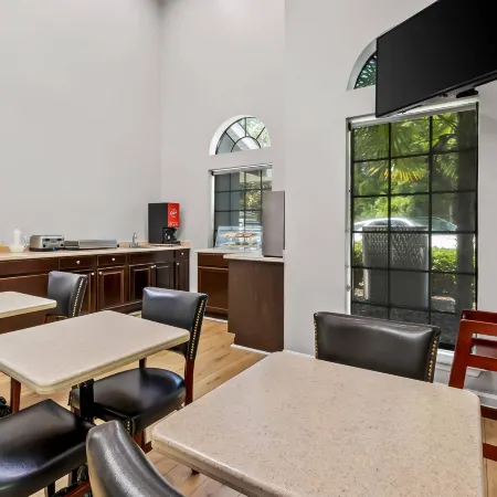 Econo Lodge Inn & Suites Cayce I-26 Airport