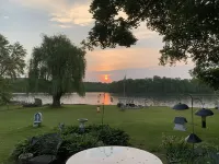 Close to Wineries Brewery Restaurants Ski Historical HikingTrails Hudson River