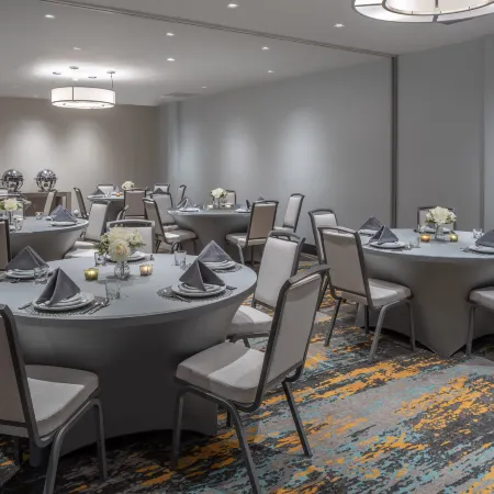 DoubleTree by Hilton Miami North I-95 Отели рядом с достопримечательностью «Мимо»