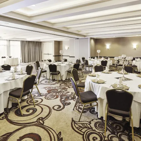 Embassy Suites by Hilton Alexandria Old Town Отели рядом с достопримечательностью «Набережная Старого города»