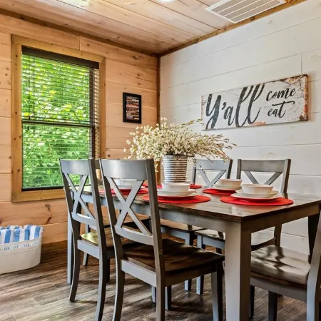 Stars & Stripes Cabin • Hot Tub, Bunk Beds & Arcade • 2 Min to Dollywood