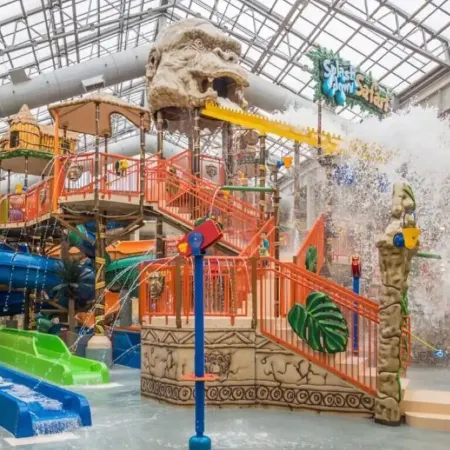 Pocono Dream Chalet- HOT TUB/GameRoom/Lake & Pool Access/ Fireplace / Firepit