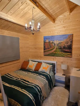A Cosy cabin retreat - 5 mins away from Windsor and 10 mins from Legoland. Отели в г. Олд Виндзор
