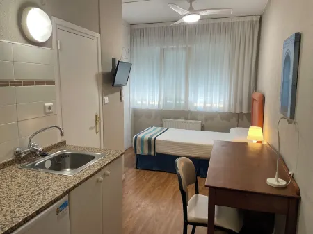 Estudios Aránzazu Отели рядом с достопримечательностью «Королевский дворец Ла-Магдалена»