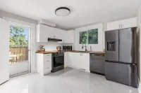 Bright & Modern Loft w/ Patio, By Falls & Wineries