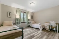 Modern 4BR FirePit Grill 2MI NSC Pet-Friendly!