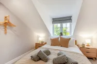 Leck Beck Loft one bed luxury apartment, private garden, dining area & Hot Tub.