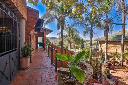 @ Rosie’s on Robin- Luxury,Comfort, Rest,Relax Отели в г. Рустенбург