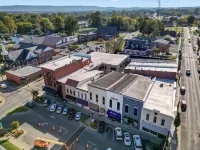 Spacious Historic 3-bedroom apartment with AC, WiFi in charming Winchester