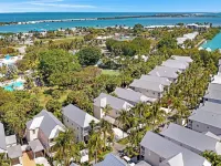 Charming 3-Bedroom Villa Centrally Located in the Florida Keys Hotels in Duck Key