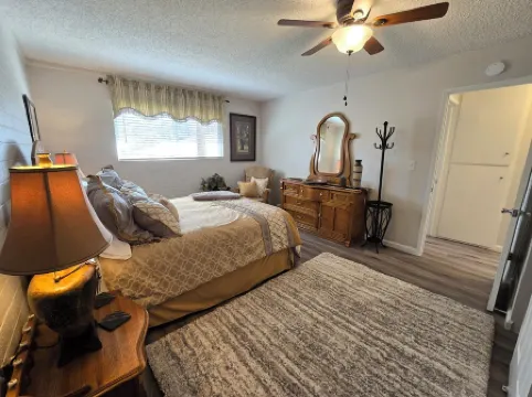 Charming furnished 2-bedroom, 1 bath apartment with WiFi, AC in lovely Kalispell