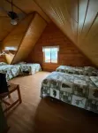 Charming 4 Bd/3.5 bath Cabin Upper and Lower Level-separate units one building