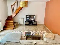 Superbe Maison à 2 Minutes du Métro