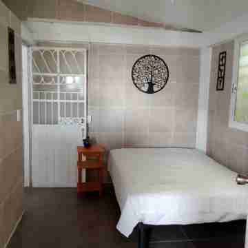 Well located, close to everything Rooms