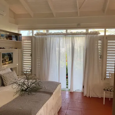 At the beach, Dreamin villa, staffed daily, relax recharge and enjoy. Welcome ! Hotel a