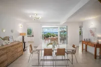 the horizon villa offers you a magnificent sea view