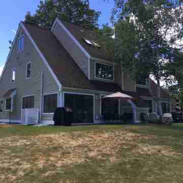 Lakefront 4 bedroom Fall getaway on Winnipesaukee Hotel Exterior