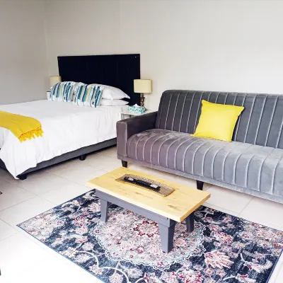 Quaint self-catering unit, located in the heart of Paarl.