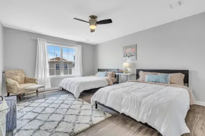 4-Bedroom Beach House Keansburg with AC, WiFi/Front WATERPARK Hotels near Keansburg Amusement Park