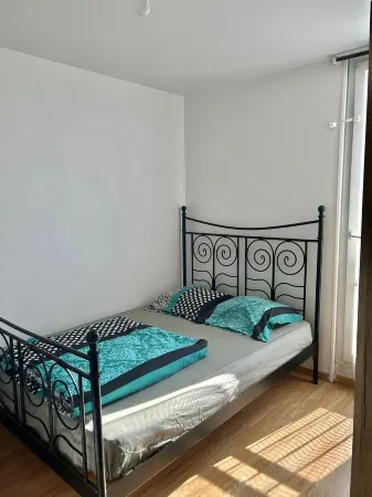 Nice apartment, Paris, metro 4 Отели в г. Баньё