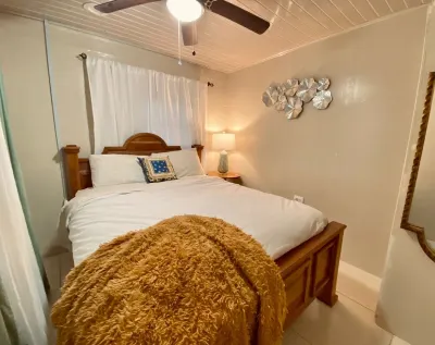 Enjoy a stylish experience at this centrally-located place.. Hotels in der Nähe von Flughafen Ogle