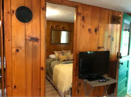 Peaceful MI Cabin - FirePit, 10 Mins to Mackinac Island