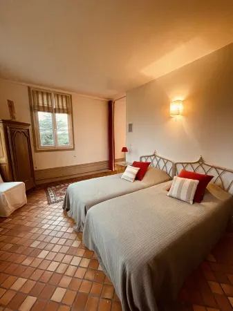 Large House with Terrace and Private Pool Отели в г. Сент-Оппортюн-дю-Боск